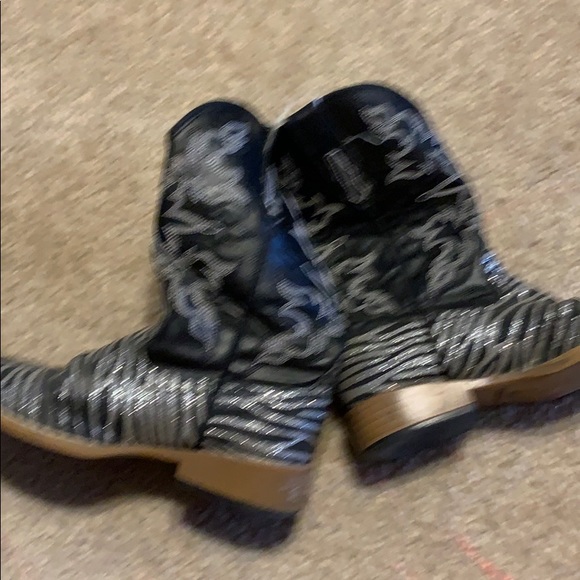 Size 12 GIRLS ROPERS!👀 - Picture 3 of 3